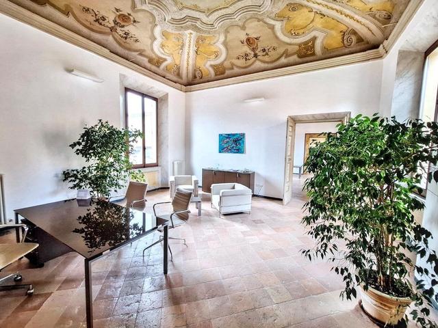 #2515025 Ufficio in palazzo storico con box auto in vendita - foto 1