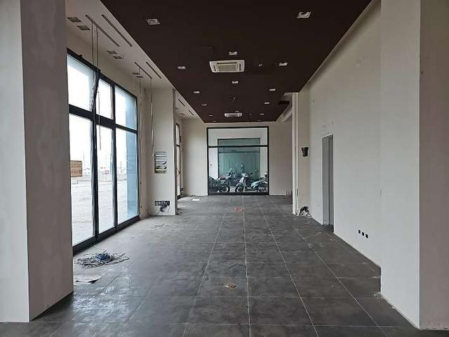 Negozi in vendita