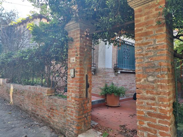 Magazzini in vendita