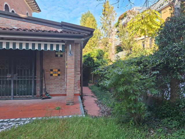 Magazzini in vendita