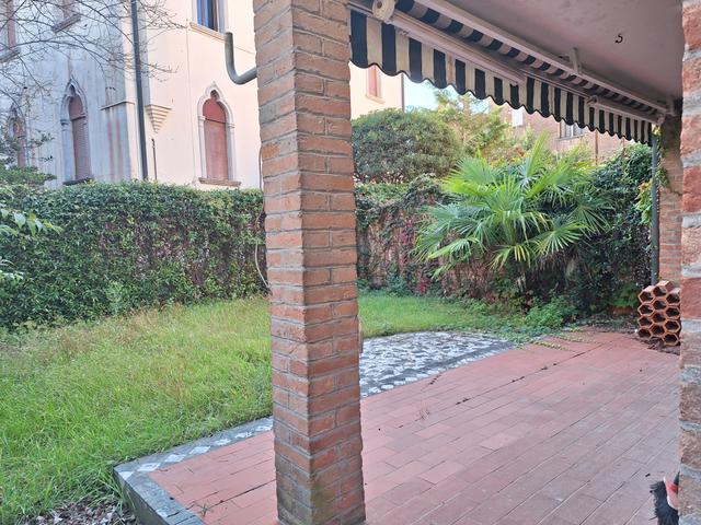 Magazzini in vendita