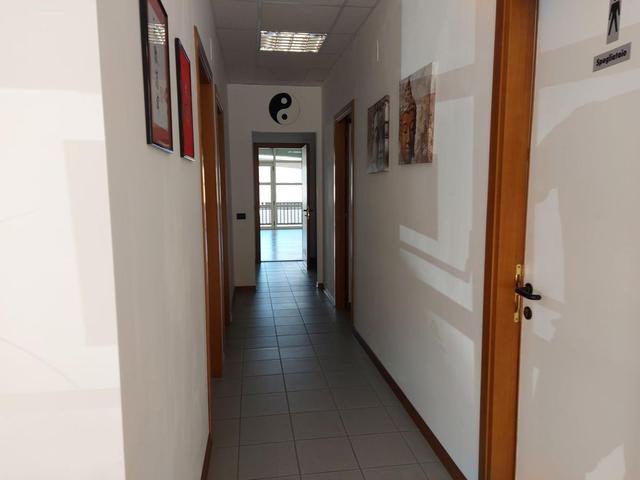 #20500 Locale commerciale e magazzino in vendita - foto 3