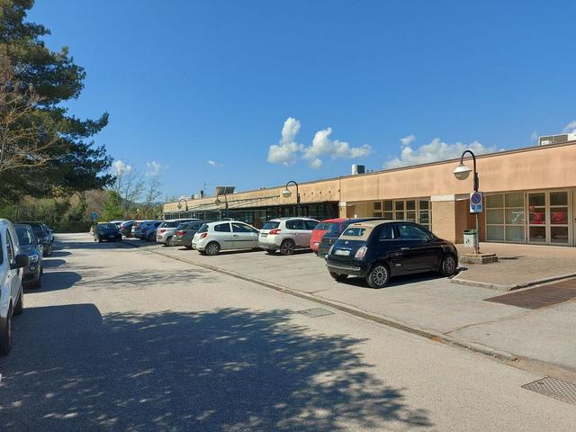 Negozi in vendita