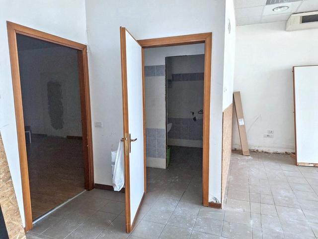 #20500 Locale commerciale e magazzino in vendita - foto 8