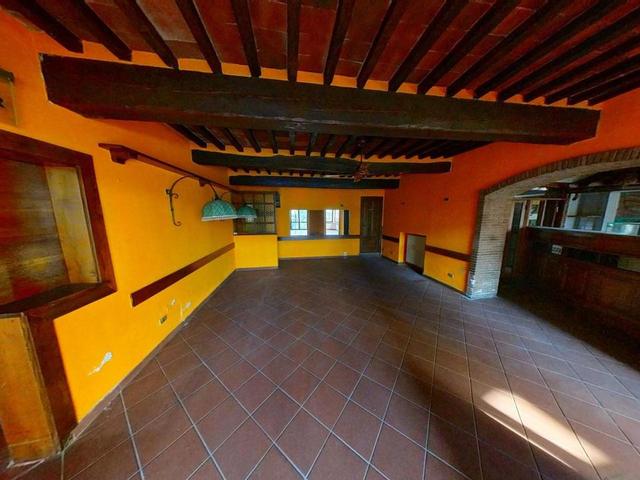 #24699 Locale commerciale con giardino interno in vendita - foto 2
