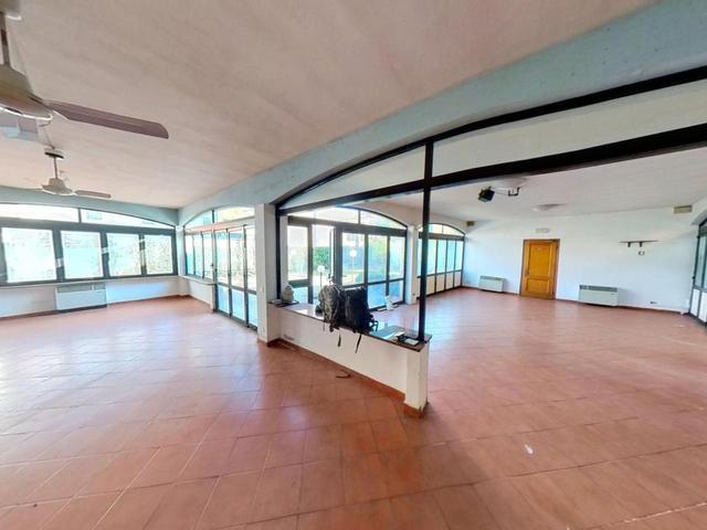 #24699 Locale commerciale con giardino interno in vendita - foto 4