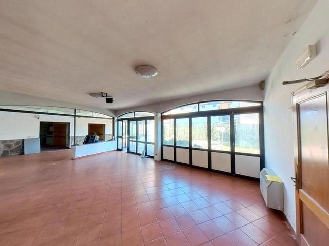 #24699 Locale commerciale con giardino interno in vendita - foto 6