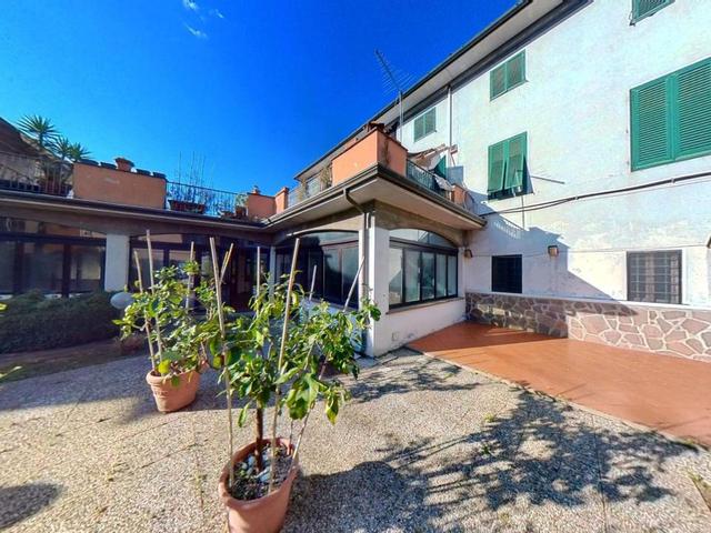 #24699 Locale commerciale con giardino interno in vendita - foto 11