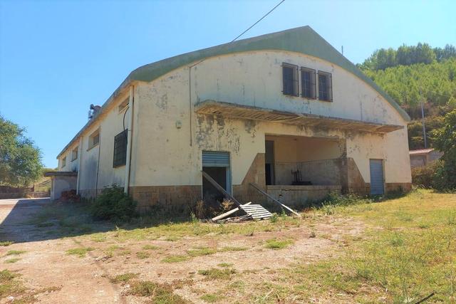 Magazzini in vendita