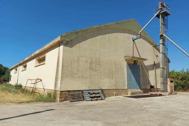 Magazzini in vendita