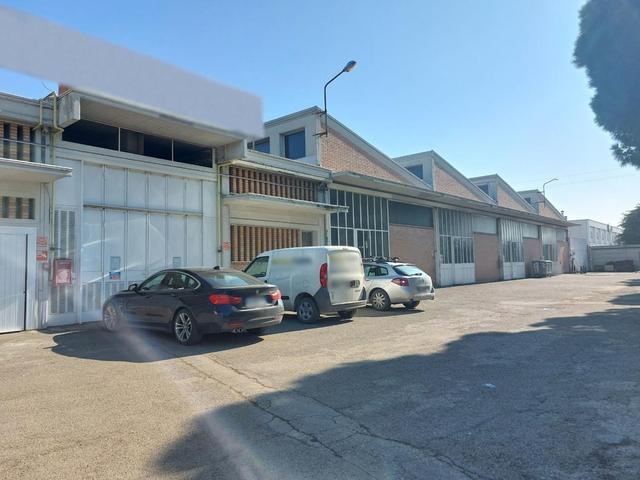 #25790 Porzione di capannone con pertinenze in vendita - foto 5