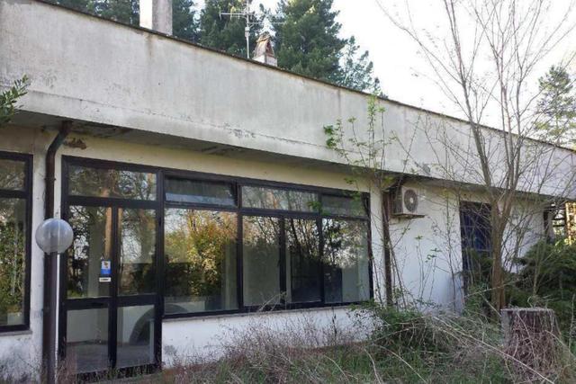 Complessi commerciali in vendita