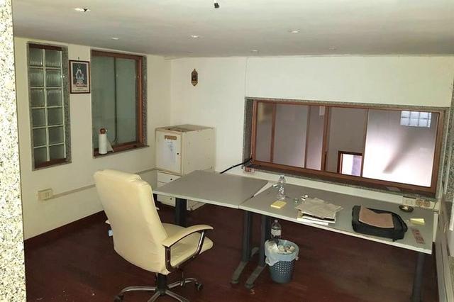 #9512 Negozio piano terra con soppalco da sanare in vendita - foto 4