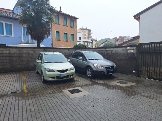 Posti auto in vendita