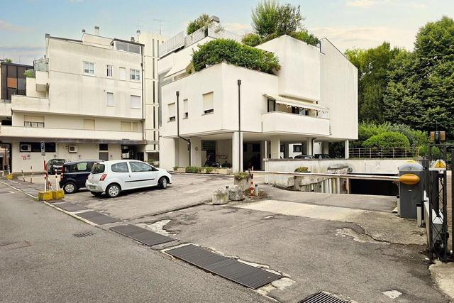 Garage in vendita