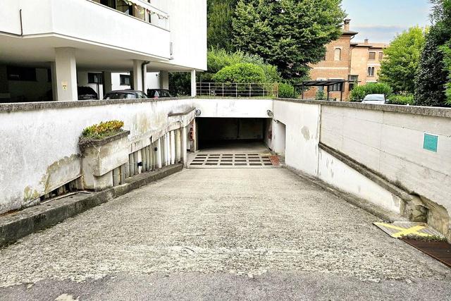 Garage in vendita