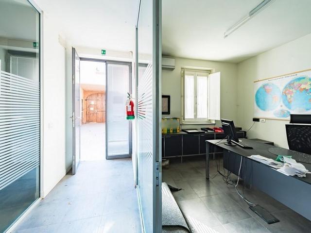 #14709 Immobile direzionale con giardino e piscina in vendita - foto 2