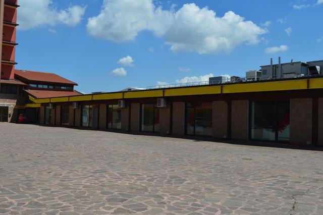 Complessi commerciali in vendita