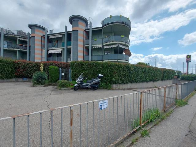 Magazzini in vendita