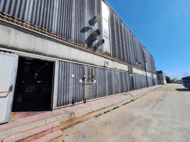#25822 Capannone industriale con uffici, servizi e beni mobili in vendita - foto 4