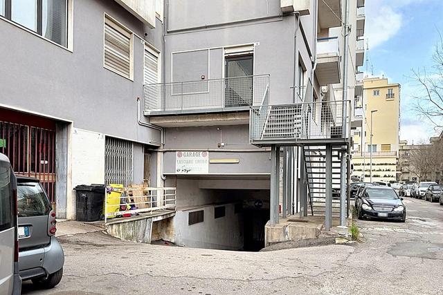 Garage in vendita