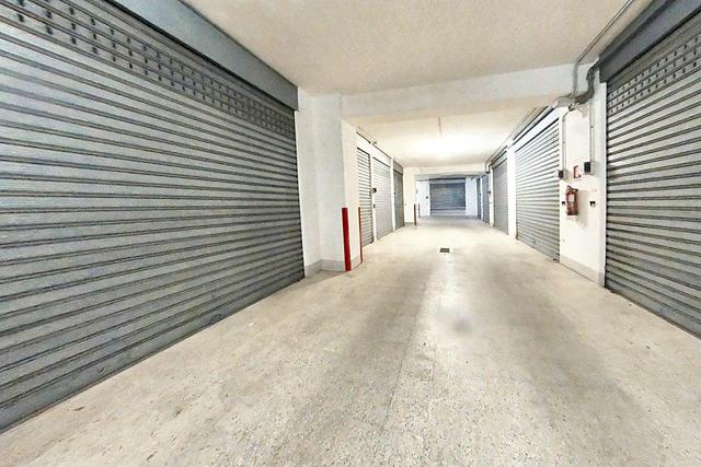 Garage in vendita