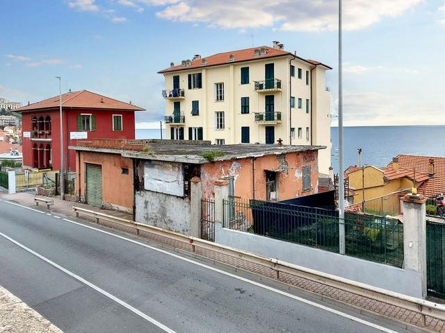 Palazzi in vendita