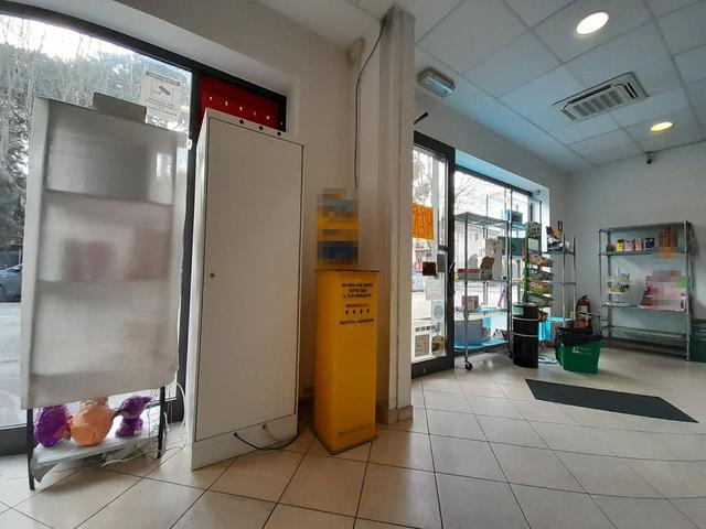 Negozi in vendita