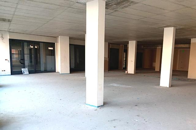 #2638332 Negozio (sub 67) in edificio polifunzionale in vendita - foto 4