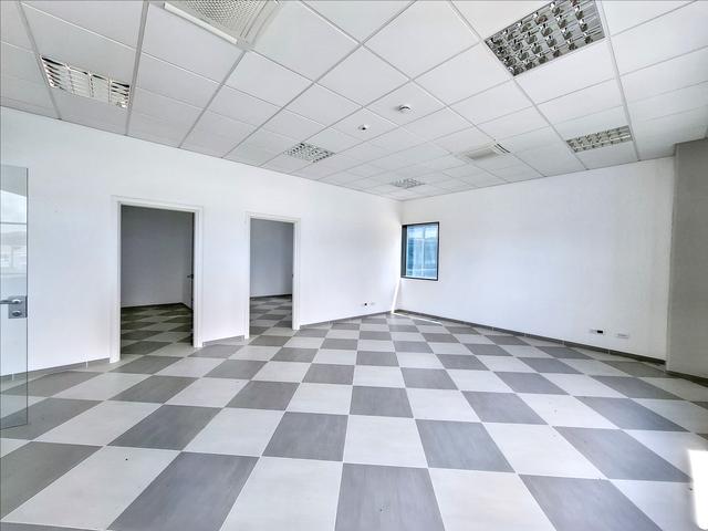 #25752 Palazzina direzionale multipiano con parcheggi, servizi accessori  e corte in vendita - foto 11