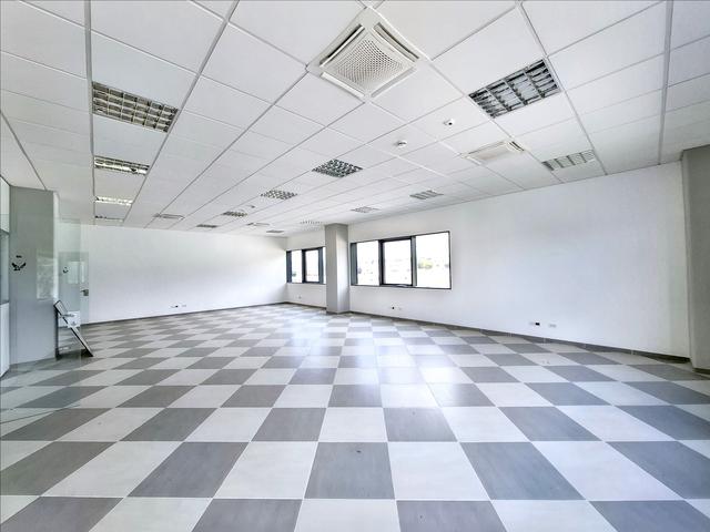 #25752 Palazzina direzionale multipiano con parcheggi, servizi accessori  e corte in vendita - foto 12