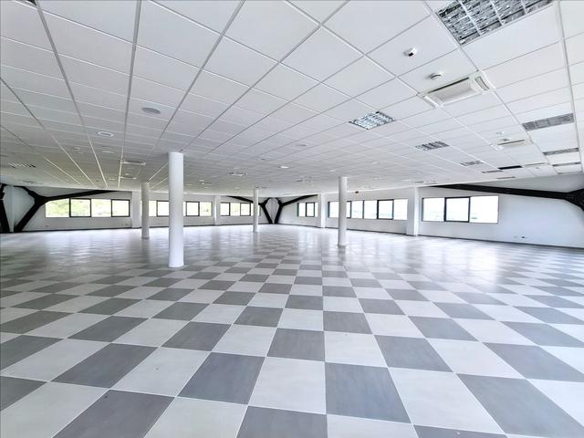 #25752 Palazzina direzionale multipiano con parcheggi, servizi accessori  e corte in vendita - foto 15