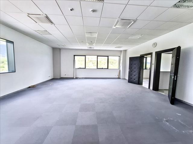 #25752 Palazzina direzionale multipiano con parcheggi, servizi accessori  e corte in vendita - foto 26