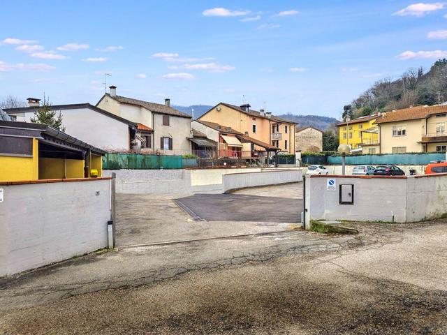 Posti auto in vendita