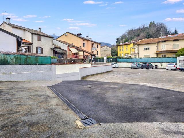 Posti auto in vendita