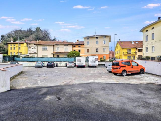 Posti auto in vendita