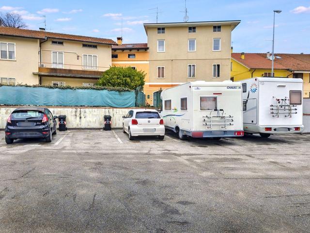 Posti auto in vendita