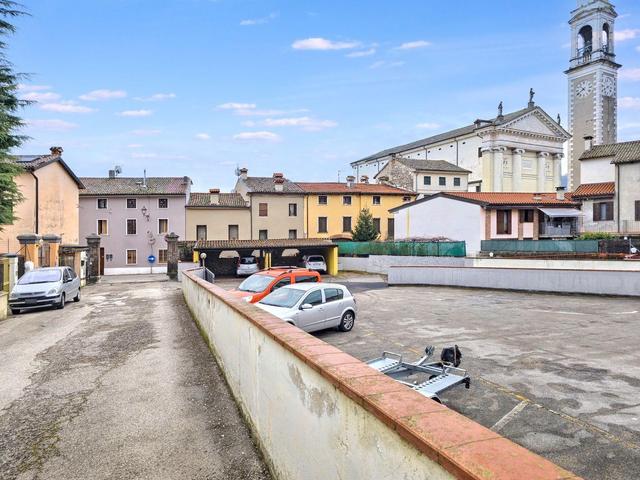 Posti auto in vendita