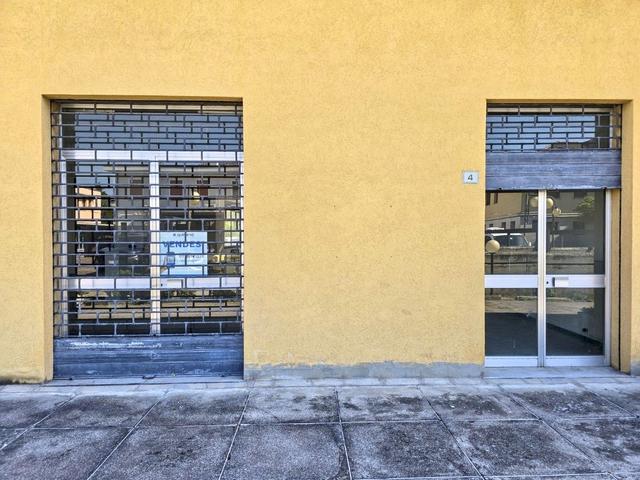 #2536636 Locale commerciale con magazzino in vendita - foto 1