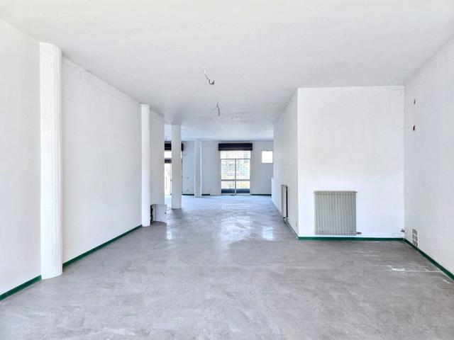 #2536636 Locale commerciale con magazzino in vendita - foto 2