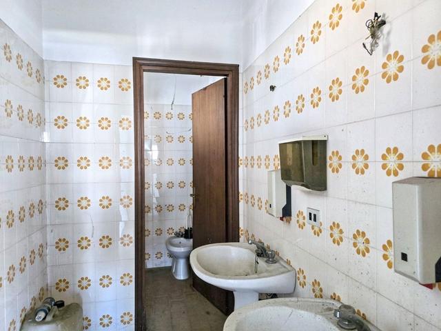 Negozi in vendita
