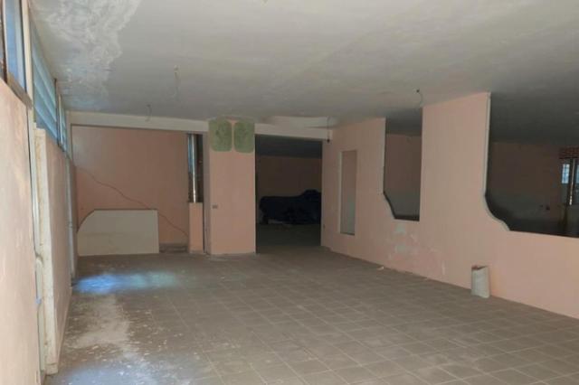 Magazzini in vendita