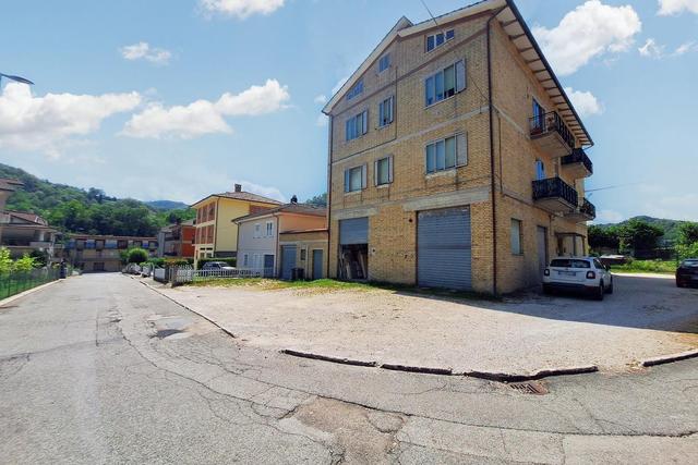 Magazzini in vendita