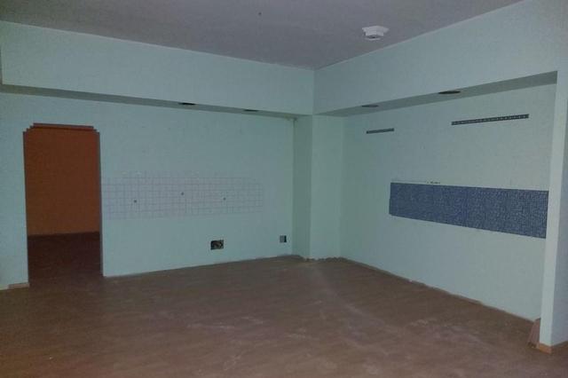 #14699 Negozio seminterrato con zona parcheggio in vendita - foto 2