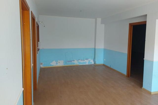 #14699 Negozio seminterrato con zona parcheggio in vendita - foto 5