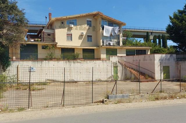 Negozi in vendita