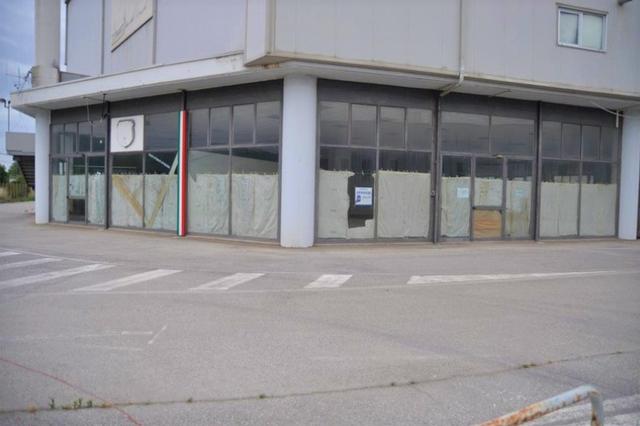 #14775 Ampio salone espositivo e aree urbane in vendita - foto 18