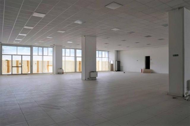 #14775 Ampio salone espositivo e aree urbane in vendita - foto 15