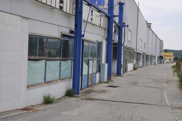 #14775 Ampio salone espositivo e aree urbane in vendita - foto 2
