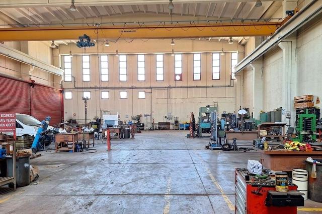 #2639047 Officina meccanica (sub 18) in zona artigianale in vendita - foto 3